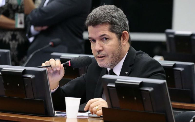 Delegado Waldir permanecerá como líder do PSL na Câmara
