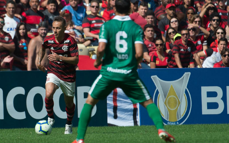 Na maior maratona de jogos, Flamengo encara Goiás no Serra Dourada