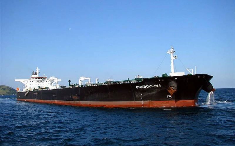 Governo notifica empresa dona do navio suspeito de ter vazado óleo