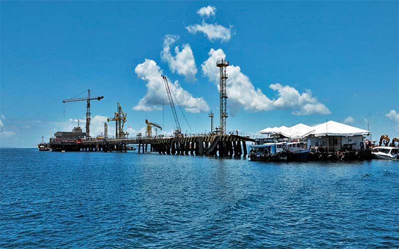 Petrobras inicia processo para arrendar terminal de regaseificação