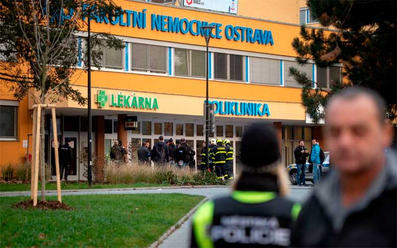 Homem invade hospital e mata seis pessoas na República Tcheca