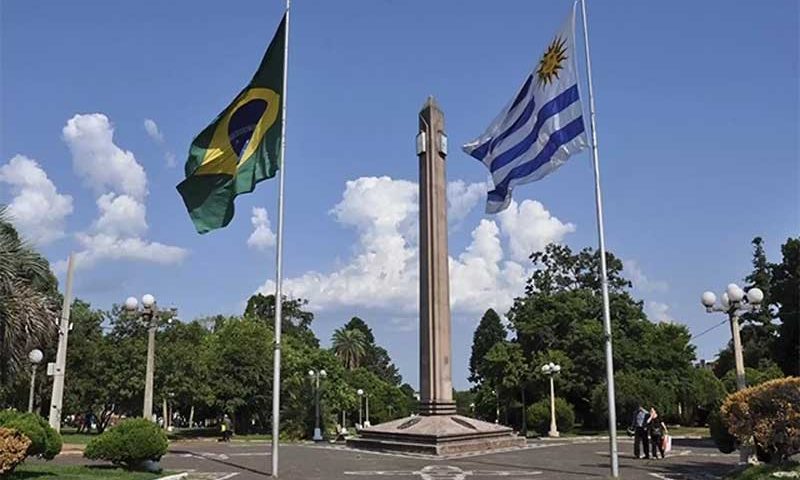 Brasil fecha fronteira com Uruguai para estrangeiros