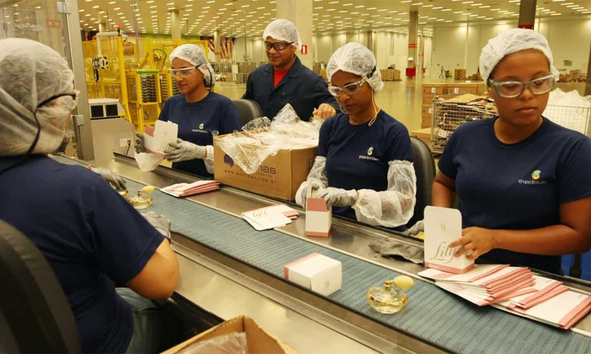 Caged: Brasil gera mais de 400 mil novos empregos formais em fevereiro