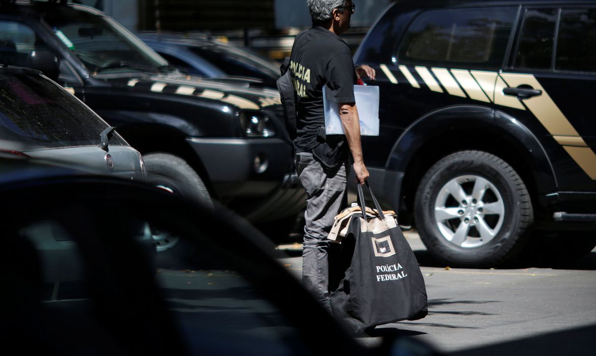 Polícia Federal faz operação contra fraude no auxílio emergencial