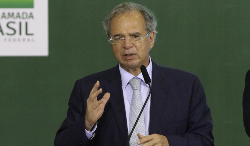 Auxílio Brasil: ministro diz que não há fonte permanente de custeio