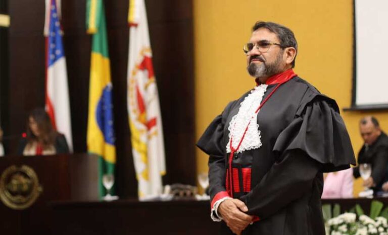 Ministério Público empossa Elvys de Paula Freitas como novo procurador de Justiça do Amazonas